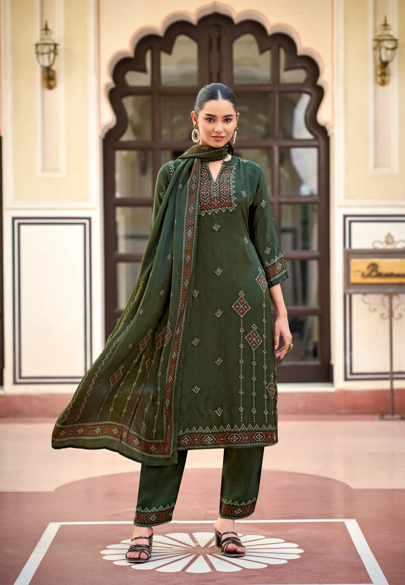 Shop premium women's ethnic suits – Avitra