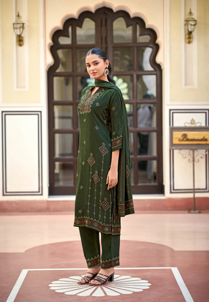 Shop premium women's ethnic suits – Avitra