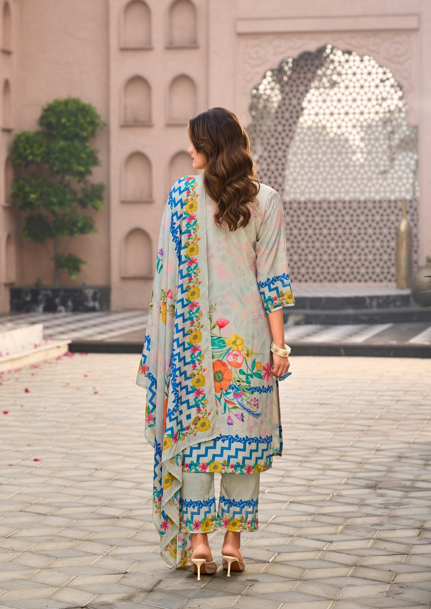 Cream Floral Suit Set - Buy Premium Ethnic Wear Online at Avitra