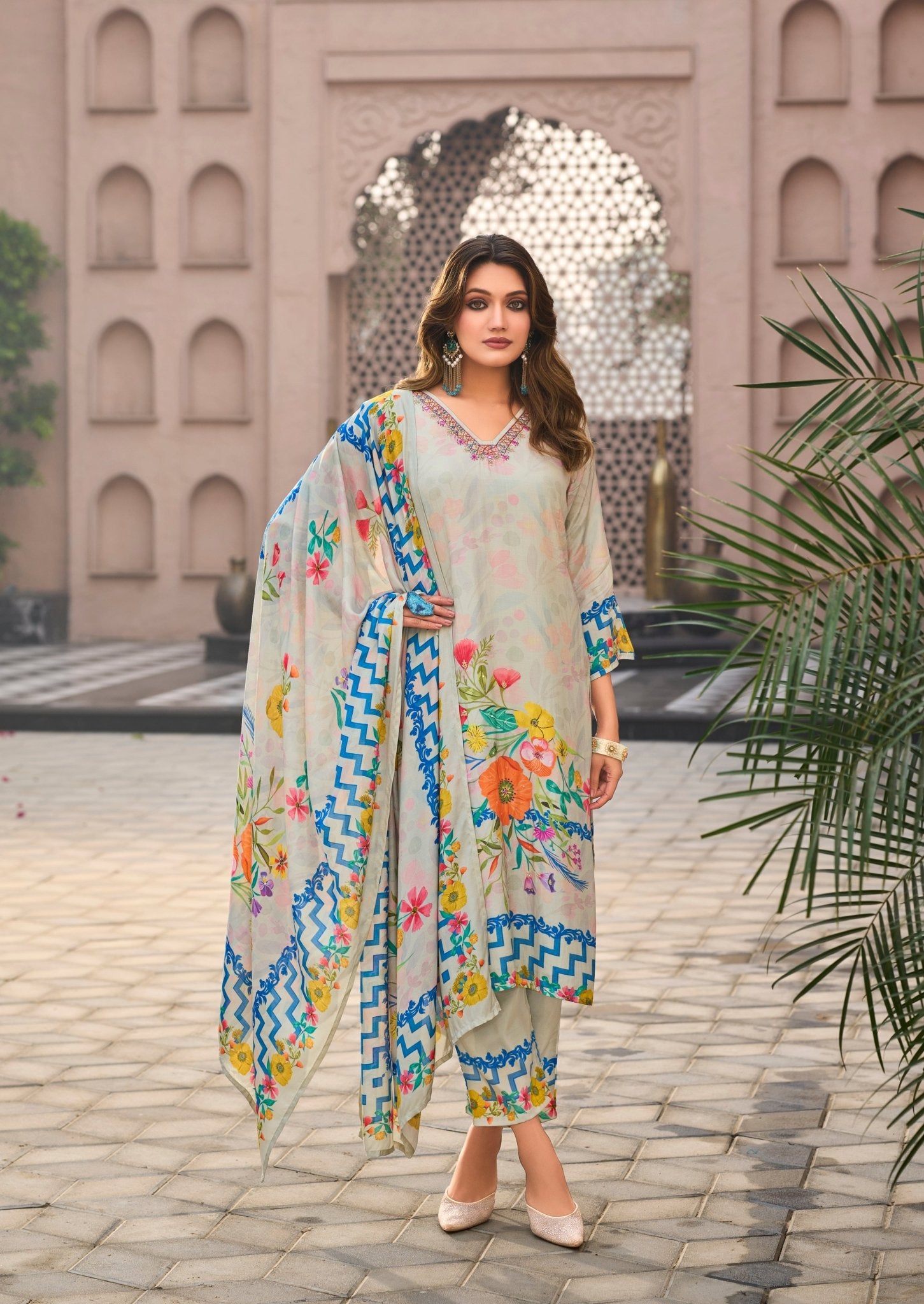 Cream Floral Suit Set - Buy Premium Ethnic Wear Online at Avitra