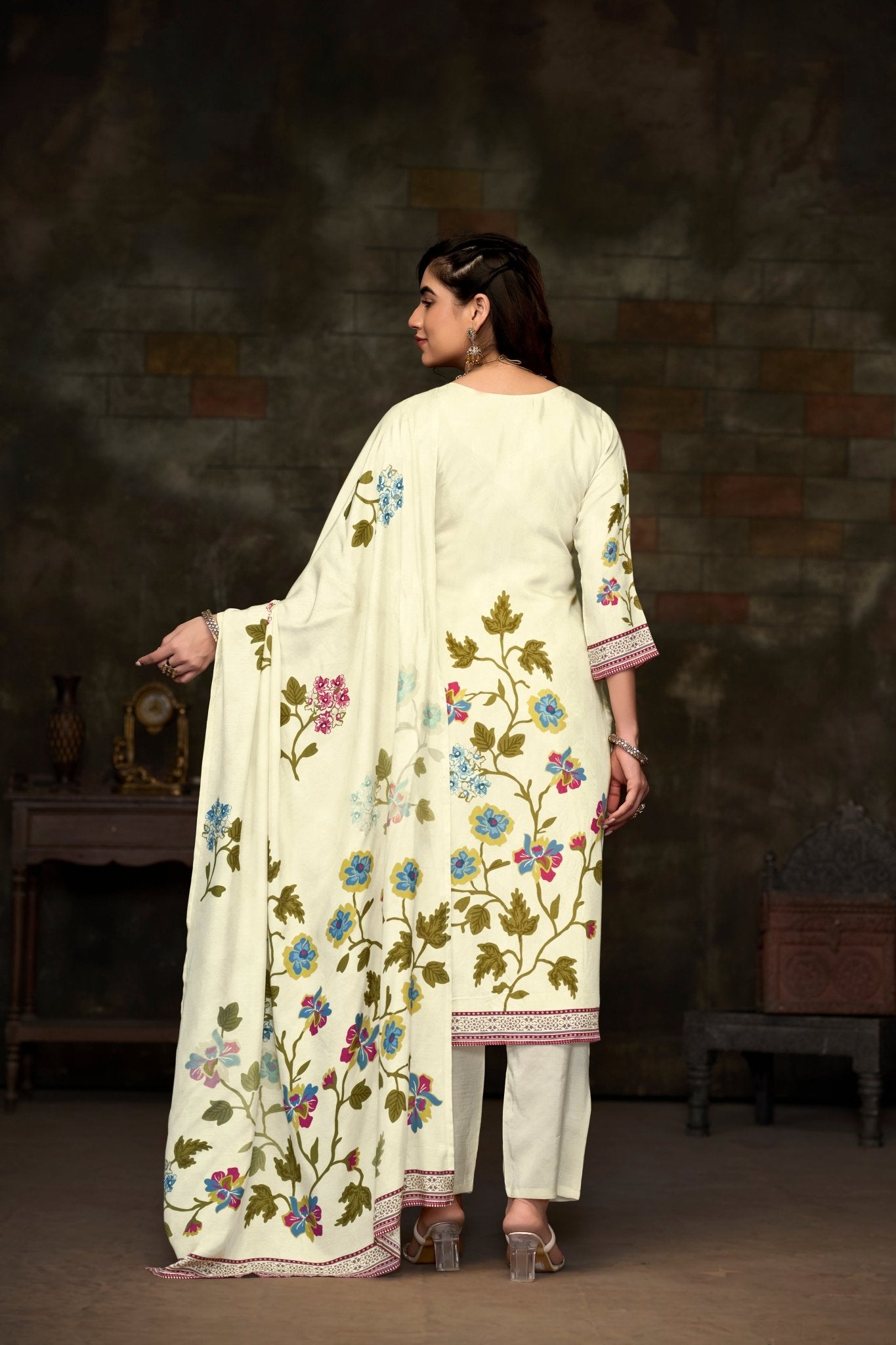 Cream Suits - Buy Premium Ethnic Wear Online at Avitra