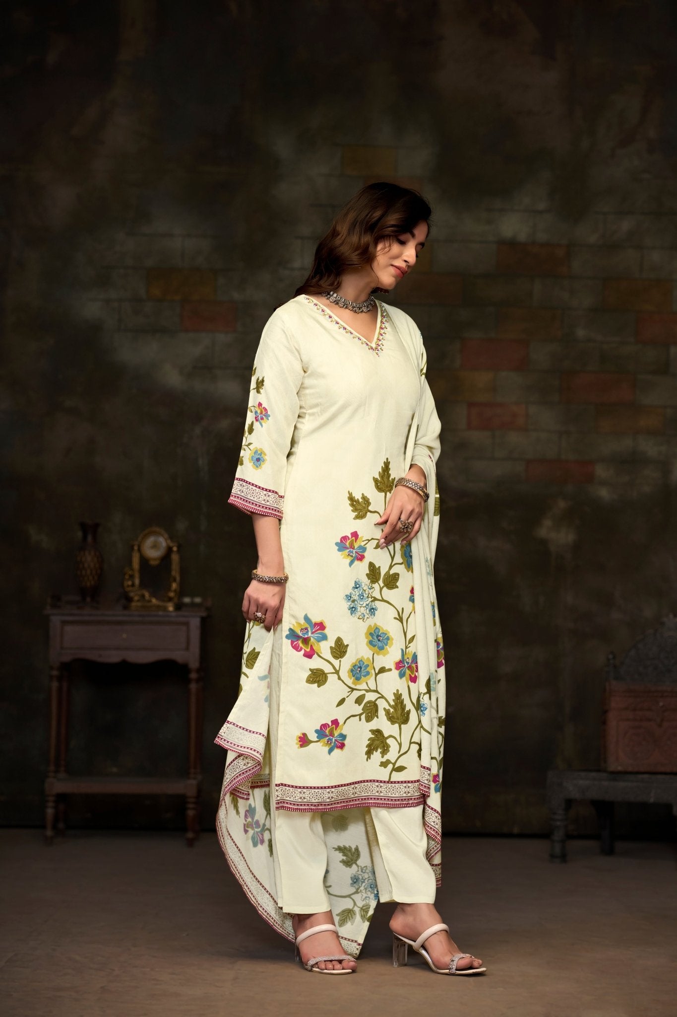 Cream Suits - Buy Premium Ethnic Wear Online at Avitra