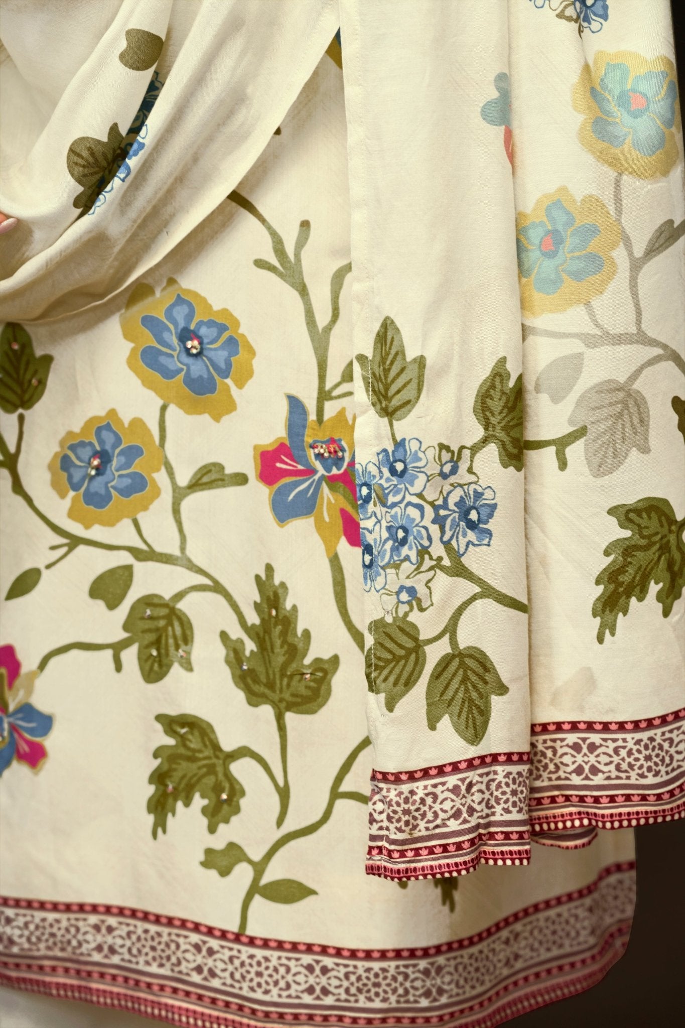 Cream Suits - Buy Premium Ethnic Wear Online at Avitra