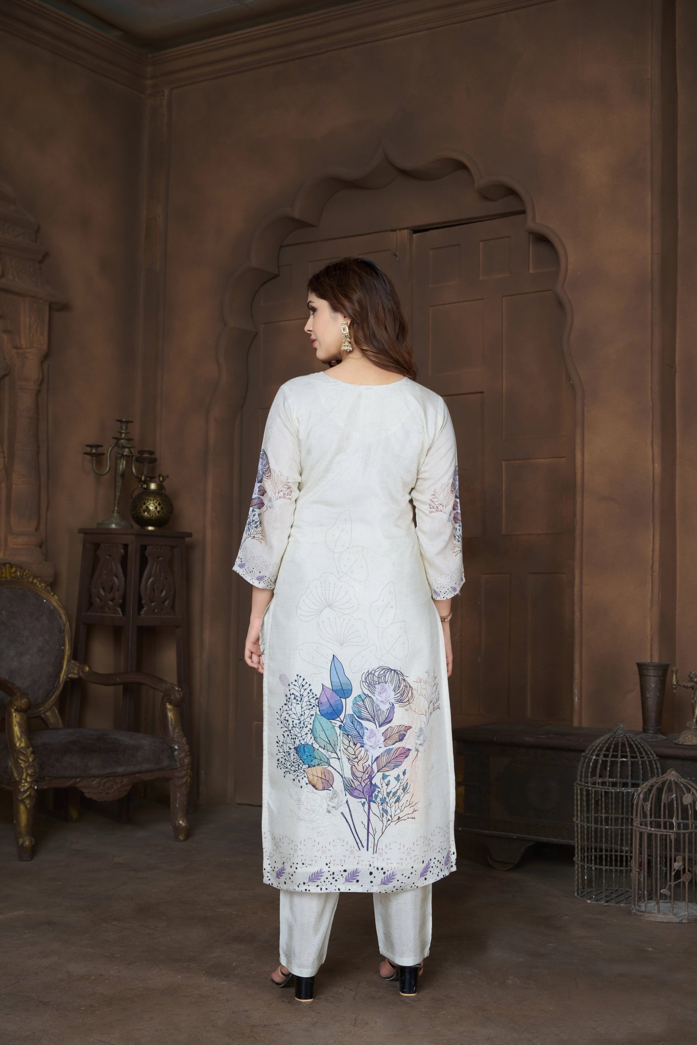 Shop premium women's ethnic suits – Avitra
