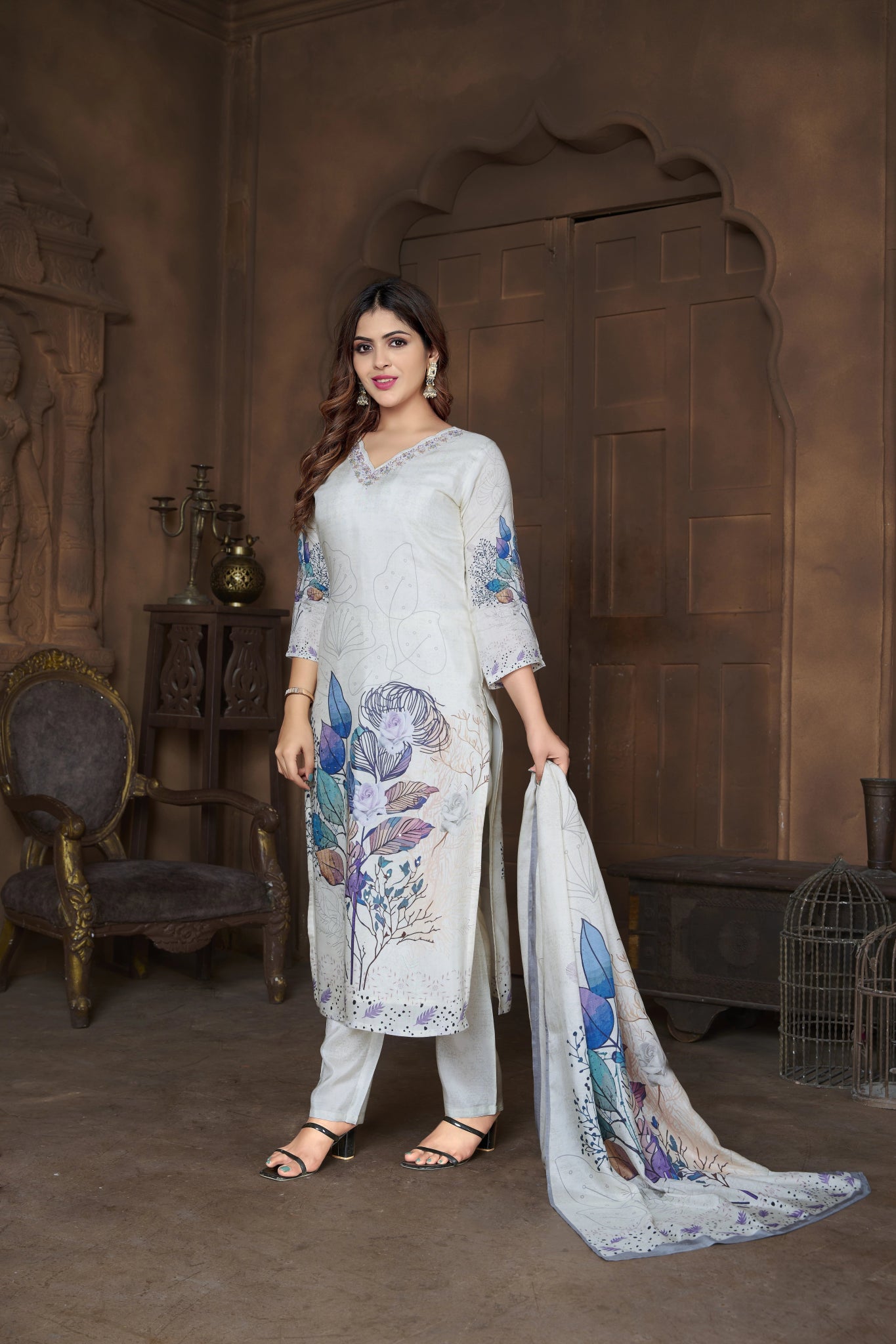 Shop premium women's ethnic suits – Avitra
