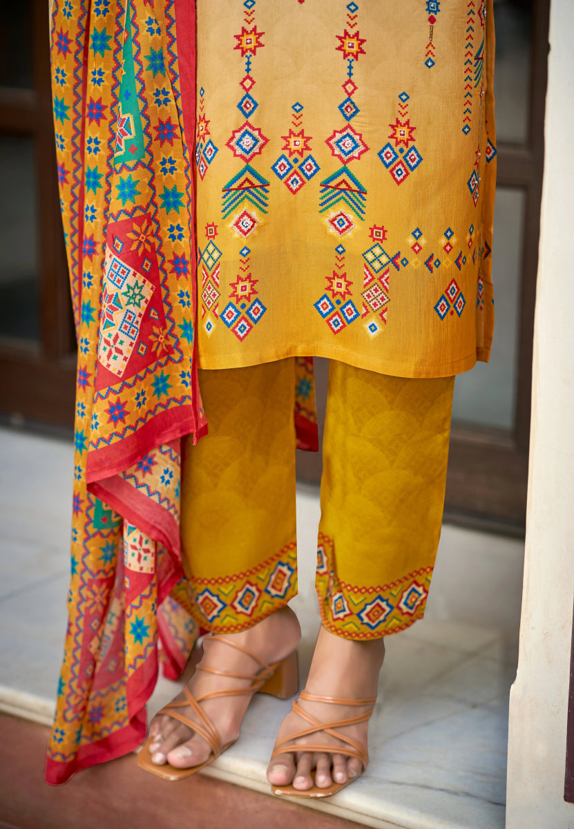 Shop premium women's ethnic suits – Avitra