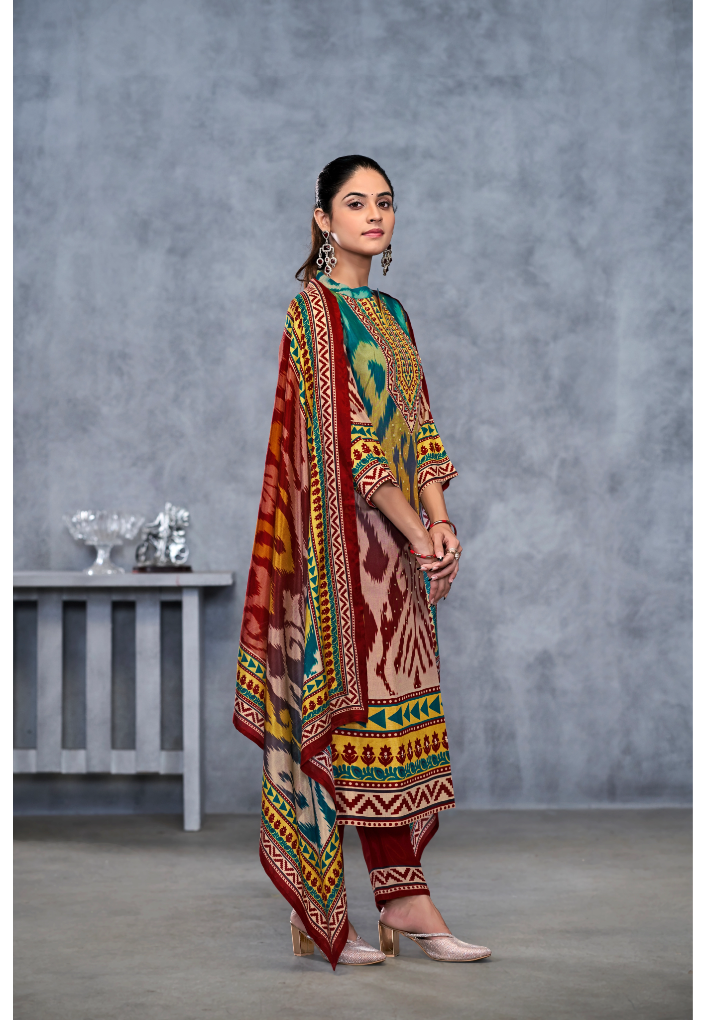 Shop premium women's ethnic suits – Avitra