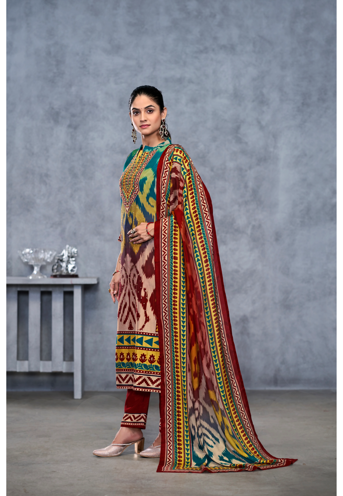 Shop premium women's ethnic suits – Avitra