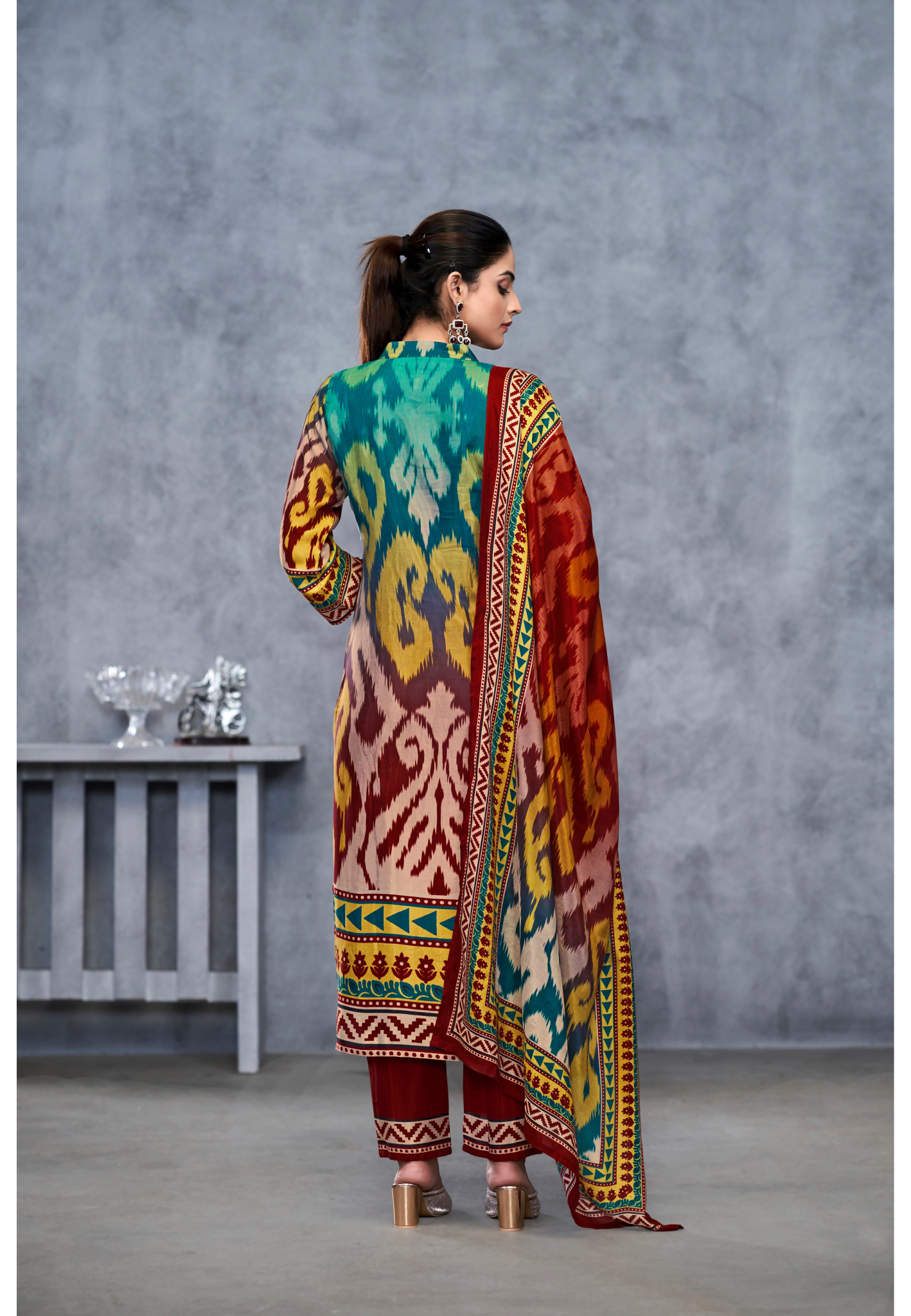 Shop premium women's ethnic suits – Avitra