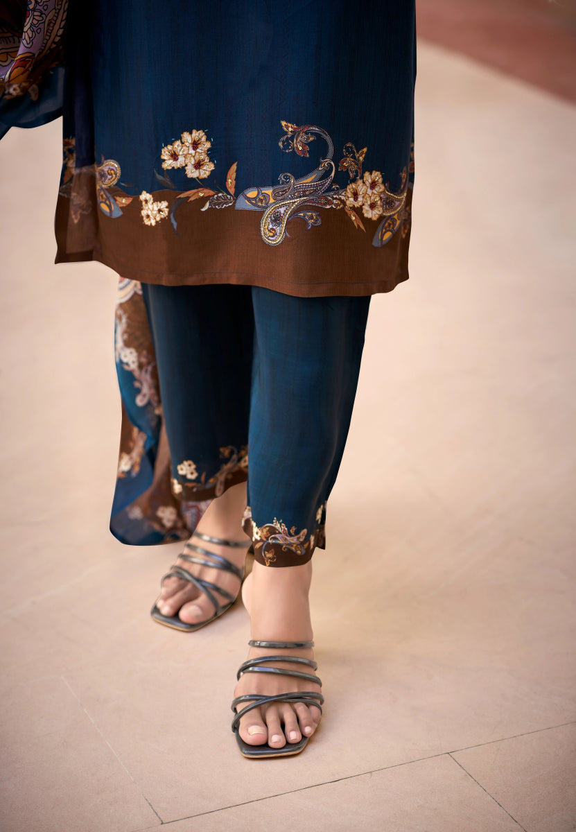 Shop premium women's ethnic suits – Avitra