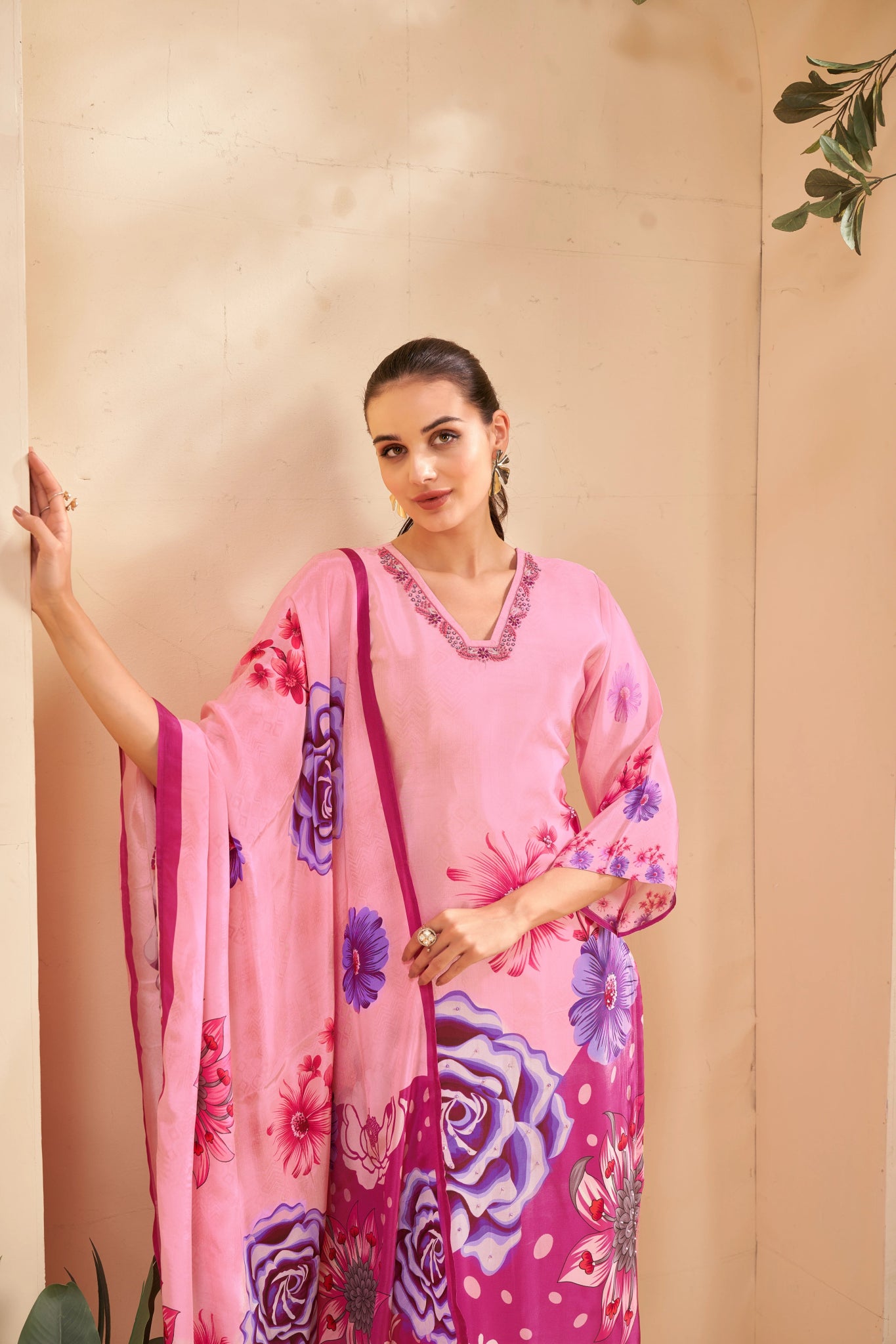 Pink Floral Embroidered Suit Set - Buy Premium Ethnic Wear Online at Avitra