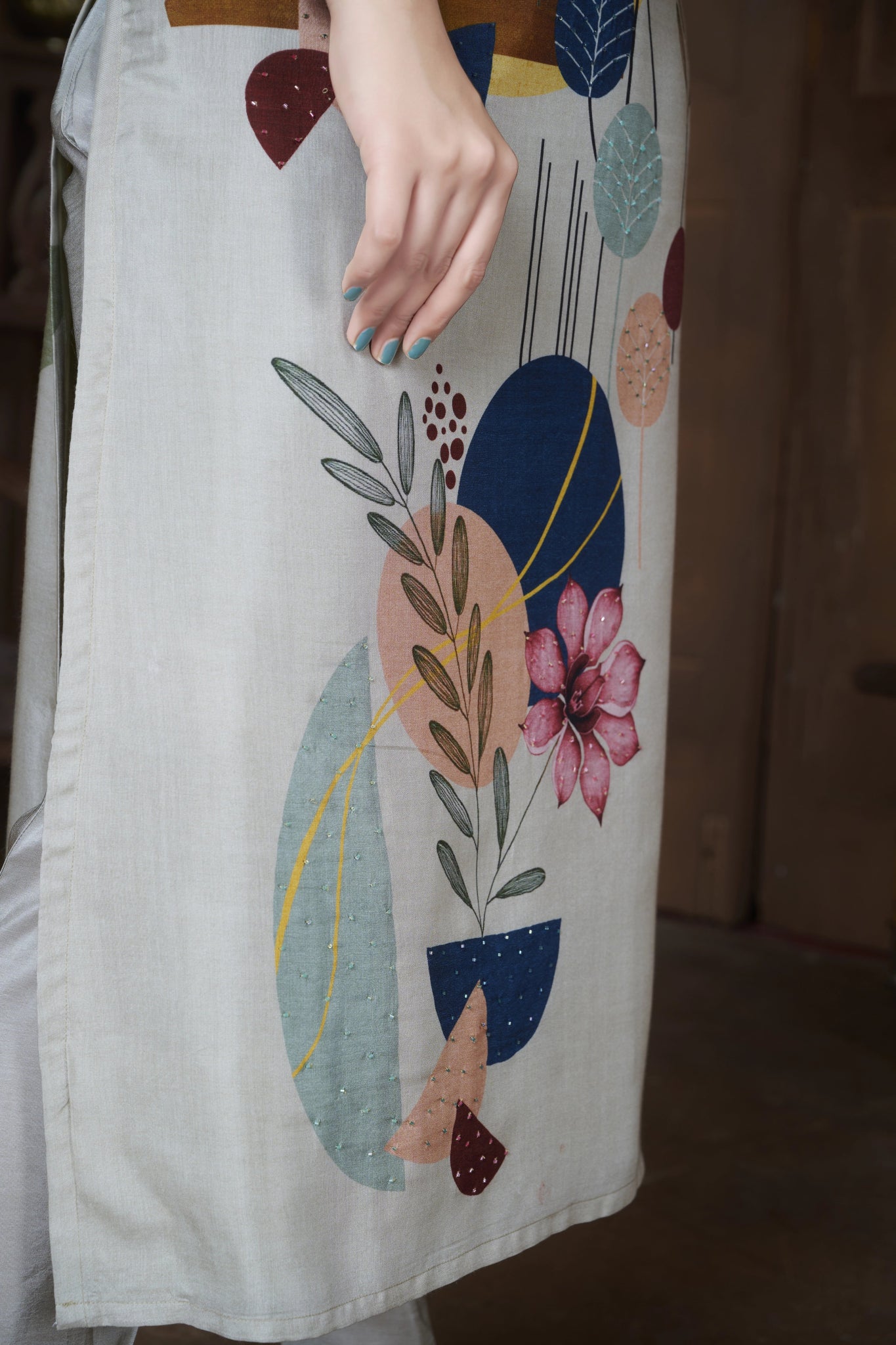 Tasser Cream Suits With Handwork In Pure Viscose Muslin Fabrics - Buy Premium Ethnic Wear Online at Avitra